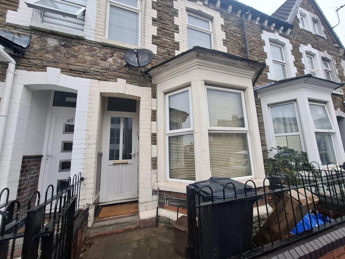 5 bed property in Dalton Street, Cardiff